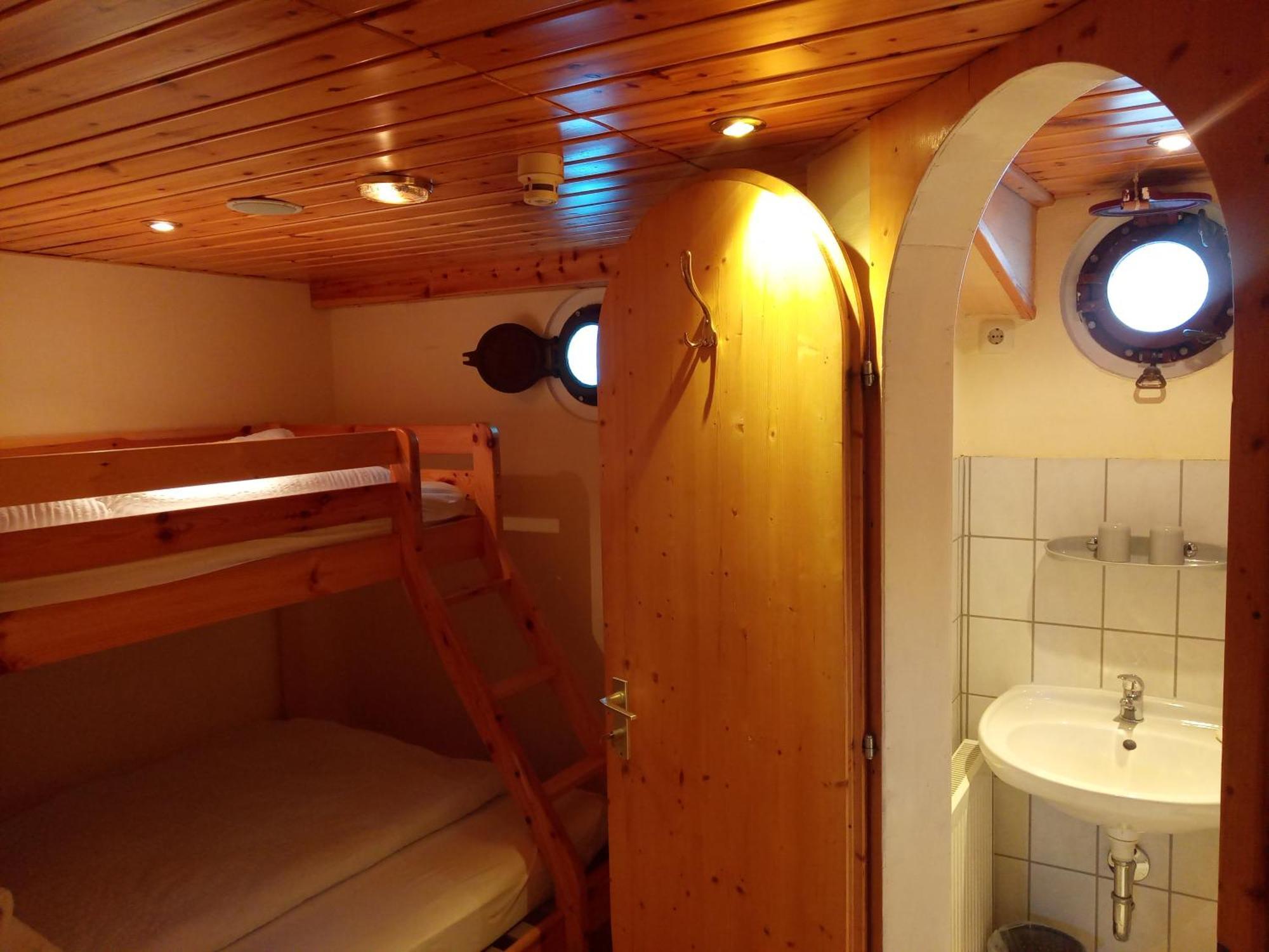 Kuestenmotorschiff Aventura BRE エクステリア 写真