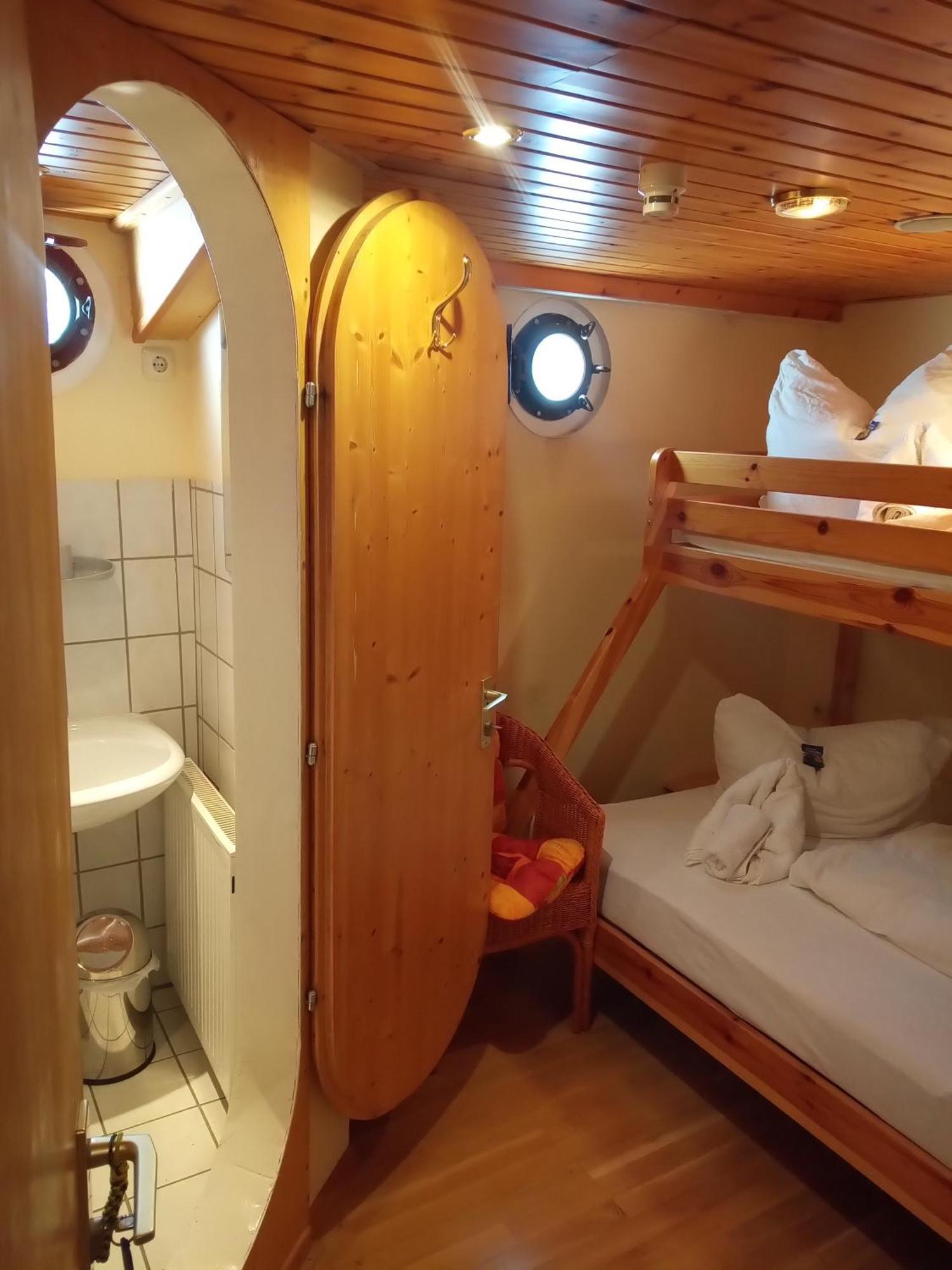 Kuestenmotorschiff Aventura BRE エクステリア 写真